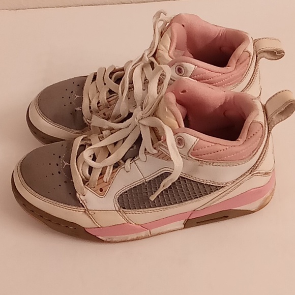 Micheal Jordan Air Size 4.5Y White-Pink-Gray Colors SBA31 - Picture 2 of 8